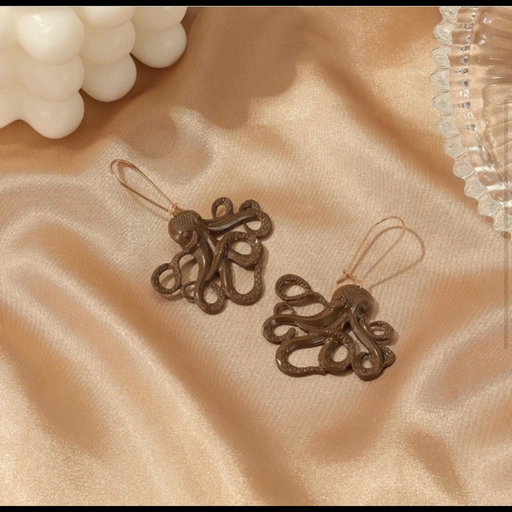 Coffee-Tone Octopus Earrings! 🐙🤎